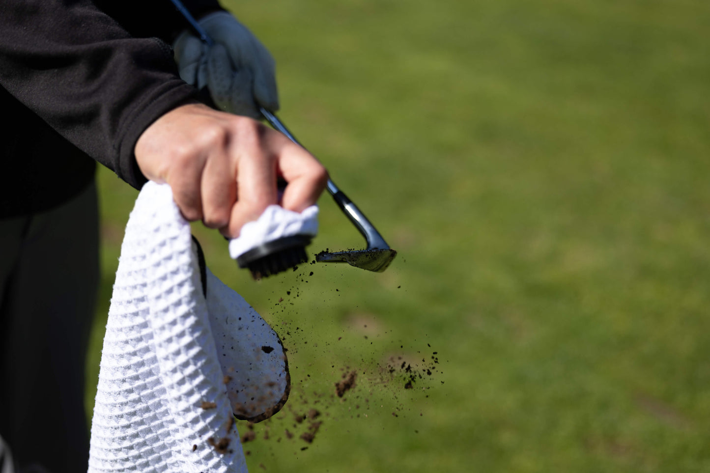 All-In-One Brush Towel | Golf Towel with Groove Cleaner Brush 9